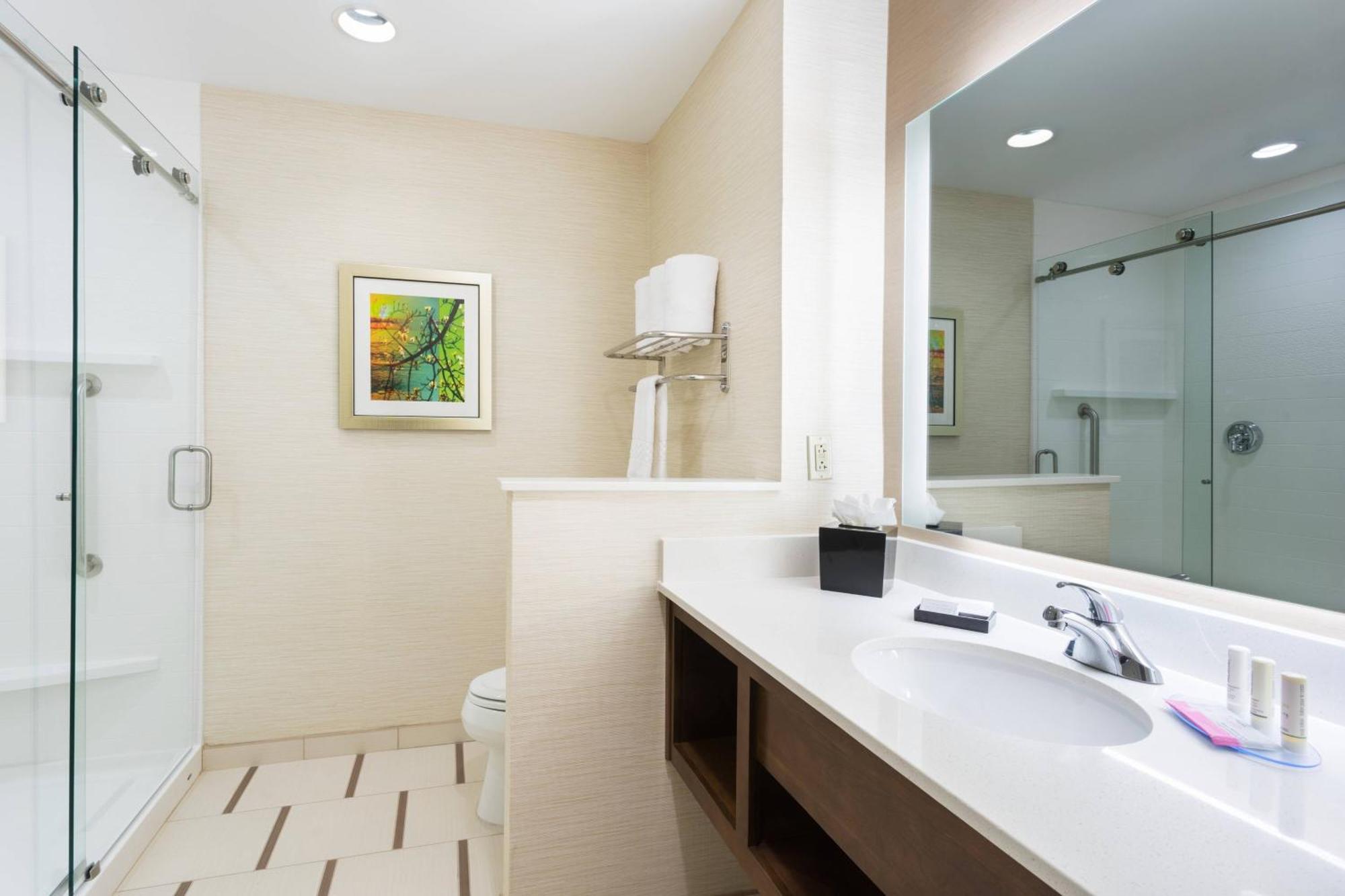 Fairfield & By Marriott Stockton Hotel 3*