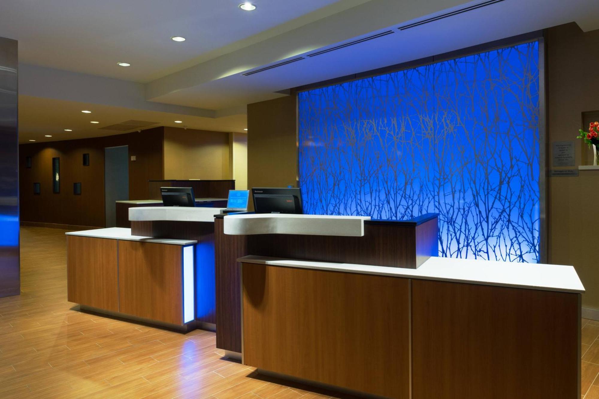 Fairfield & By Marriott Stockton Hotel